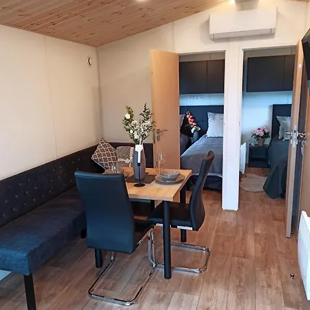 Semesterbostad Naab 11 *